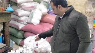 غلق مصنعين لعدم توافر الاشتراطات الصحية في حملة بالبحيرة