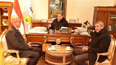 محافظ أسيوط يناقش الموقف التنفيذي لمشروعات 