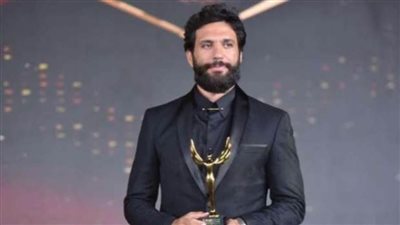 حسن الرداد ينشر صورة برفقة سلمان خان ويكشف رأيه فيه