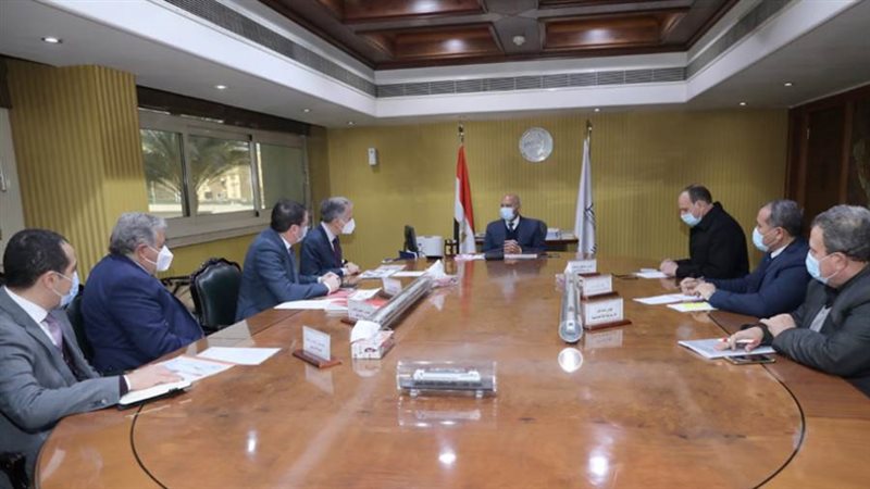 وزير النقل يبحث مع