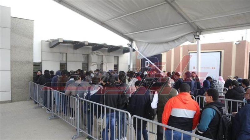 جمهور معرض يتوافد