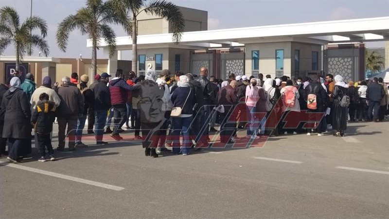 اقبال كثيف بمعرض