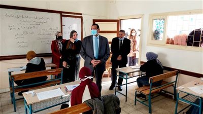 محافظ البحيرة يتفقد عددًا من المدارس لمتابعة سير امتحانات الشهادة الإعدادية
