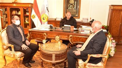 محافظ أسيوط يلتقي وفد المالية لمناقشة خفض عجز الموازنة وتطوير التفتيش المالي