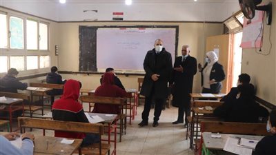 طلاب إعدادية القاهرة لوكيل الوزارة: الامتحانات سهلة