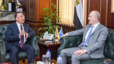 محافظ الإسكندرية يودع قنصل لبنان