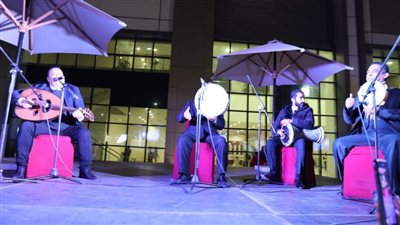 حشود جماهيرية في الفعاليات الفنية بمعرض القاهرة الدولي للكتاب