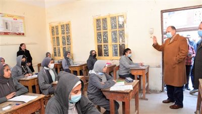 محافظ أسيوط يتفقد بعض لجان امتحانات الفصل الدراسي الأول للشهادة الإعدادية