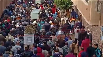 ”في 3 نعوش“.. ”صفط جدام“ تودع أسرة لقيت مصرعها خنقًا بالغاز