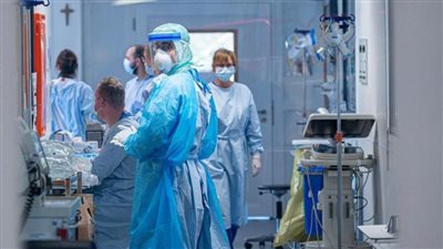 وزير مجري: معدل الإصابة اليومية بكورونا قد يتجاوز الـ30 ألف بسبب أوميكرون