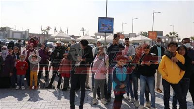 «الثقافة»: 70 ألف زائر و75٪؜ نسبة حضور الشباب اليوم بمعرض الكتاب 