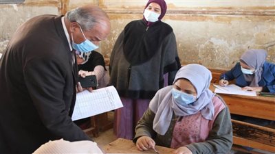 إحالة طالبين للتحقيق حاولا استخدام المحمول في الغش ببني سويف