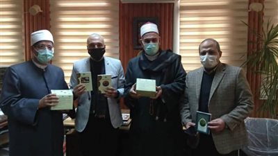 وزير الأوقاف يهدي مجموعة إصدارات مترجمة لجامعة المنوفية