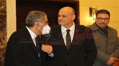 الصحفيون يشاركون في عزاء ياسر رزق 