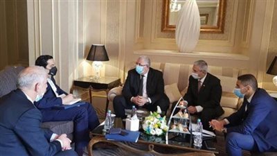 وزير الزراعة يبحث مع مستثمرين عرب وأجانب فرص الاستثمار الزراعي والسمكي بمصر