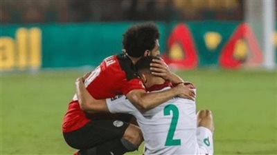 حساب دوري أبطال أوروبا يعلق على لقطة مواساة صلاح لحكيمي