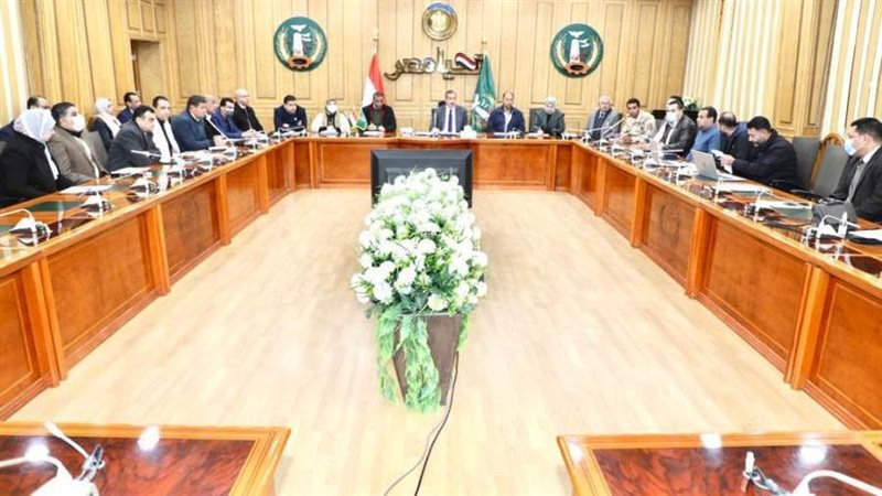 محافظ المنوفية يجتمع