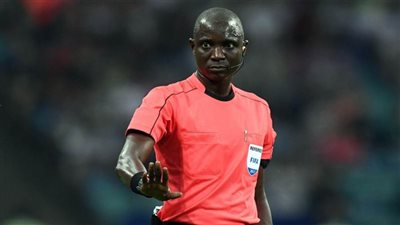 تعرف على أخطاء بكارى جاساما حكم لقاء مصر والكاميرون