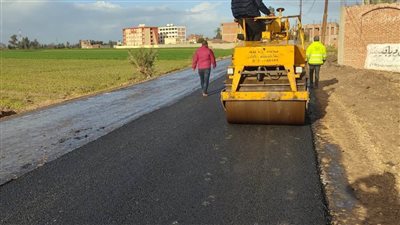 استكمال رصف طريق 
