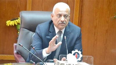 سرعة الانتهاء من نقل مسارات للمرافق العامة لتطوير طريق مصر إيران بالسويس