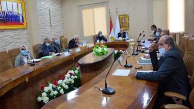 محافظ الوادي الجديد يوجه بمتابعة ملف تقنين الأراضي