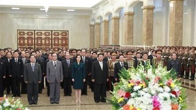 زعيم كوريا الشمالية وزوجته يحضران عرضا فنيا بمناسبة رأس السنة القمرية الجديدة