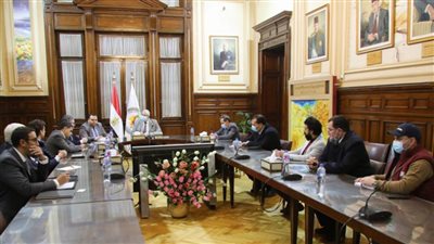 وزير الزراعة يبحث مع رئيس شركة إسبانية الاستثمار في مجال زراعة وتصنيع الزيتون