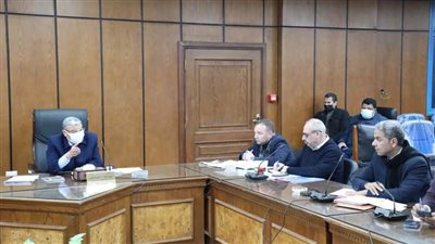 محافظ المنيا خلال لقائه مع أعضاء مجلس النواب يوجه بحصر شامل لتوفير الأراضي 