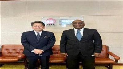 سفير مصر في طوكيو يبحث تعزيز الاستثمارات اليابانية في مصر