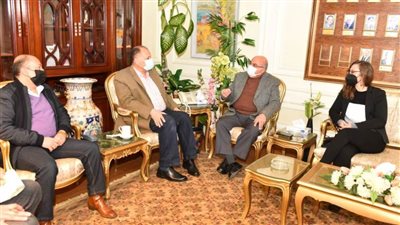 محافظ أسيوط يبحث تطبيق منظومة التحول الرقمي لمياه الشرب والصرف الصحي 