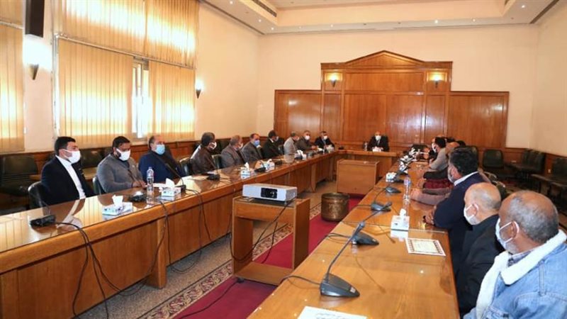 وزير الرى يكرم القائمين