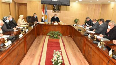 محافظ أسيوط يعقد اجتماعًا مع مسئولي الري وحماية النيل لإزالة التعديات 