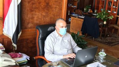 وزير الري يبحث مع قيادات الوزارة الموقف التنفيذي للمشروعات الكبرى