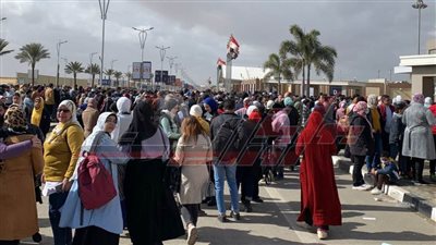 إقبال جماهيري كبير في اليوم التاسع لمعرض الكتاب.. (صور)