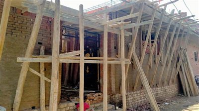  الجيزة تضبط أعمال تشييد وصب أسقف لعقار مخالف بالصف 