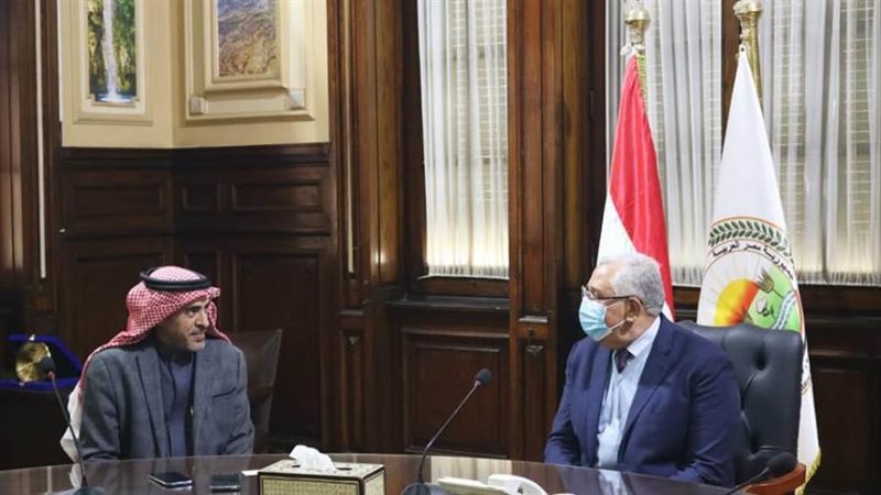 وزير الزراعة خلال