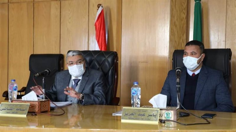 محافظ المنيا خلال