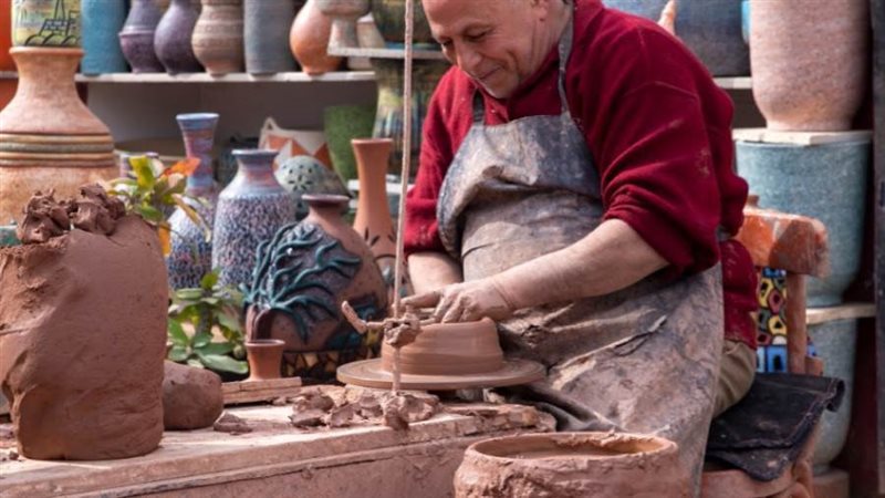 فنان بقرية الفواخير