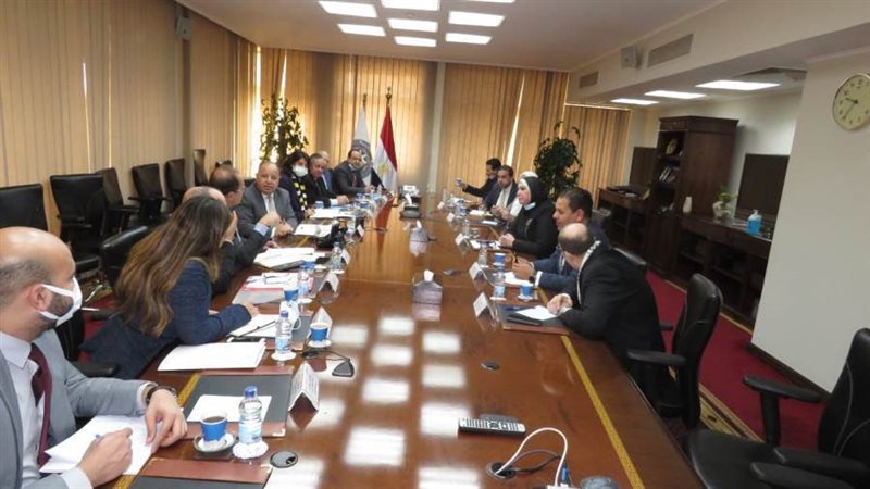 وزيرة التجارة ووزير