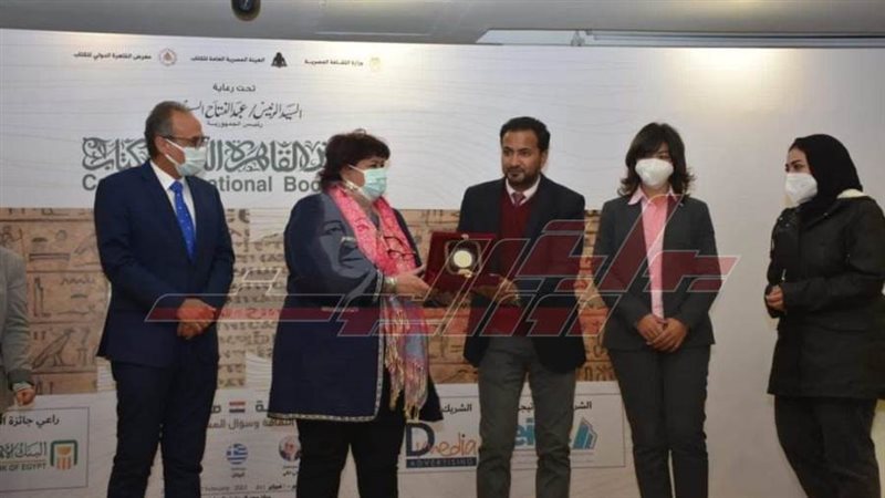 جانب من توزيع جوائز