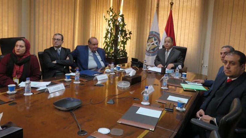 خلال الاجتماع