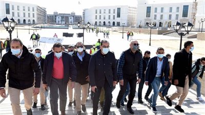 رئيس الوزراء يتفقد نماذج تشطيبات الأبراج الشاطئية ويزور المدينة التراثية بالعلمين الجديدة