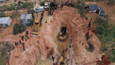 اقتراب فرق الإنقاذ من مكان الطفل ريان.. وصخرة ضخمة تعيق العمل