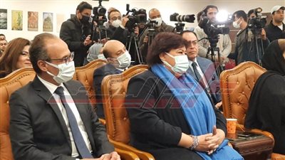 وزيرة الثقافة توجه بالبدء بترجمة كتاب الكاتب ياسر رزق