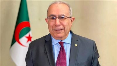 وزير الخارجية الجزائري يلتقي نظيرته السنغالية