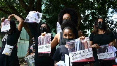 المئات يطالبون بالعدالة لكونغولي ضرب حتى الموت في البرازيل