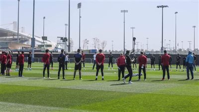 بعثة الأهلي في الإمارات تقف دقيقة حدادًا على الطفل «ريان» قبل بداية المران