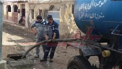 تسليك خطوط خفض المنسوب لاحتواء مياه الأمطار بكفر الشيخ