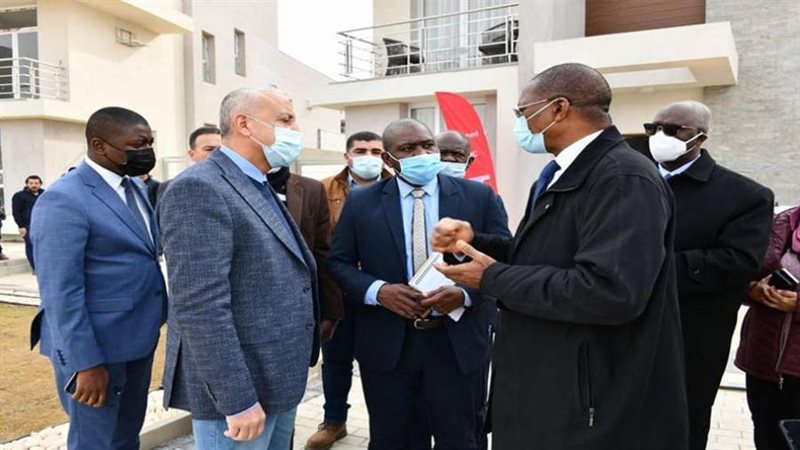 مسؤولي الإسكان ووفد