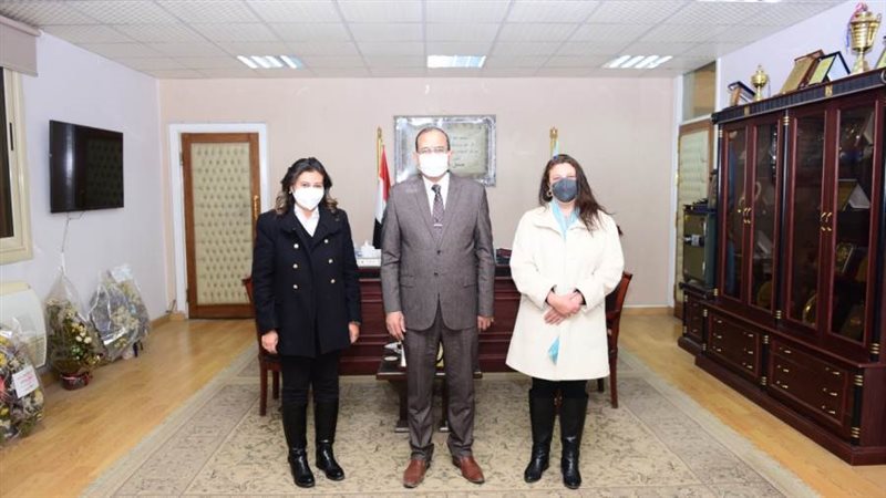 من جانب المناقشه